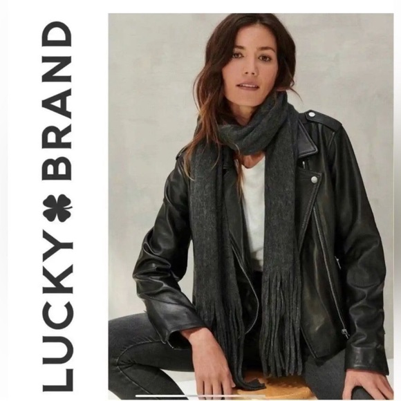 Lucky Brand Charcoal Gray Fringe Scarf NWT - Picture 4 of 8